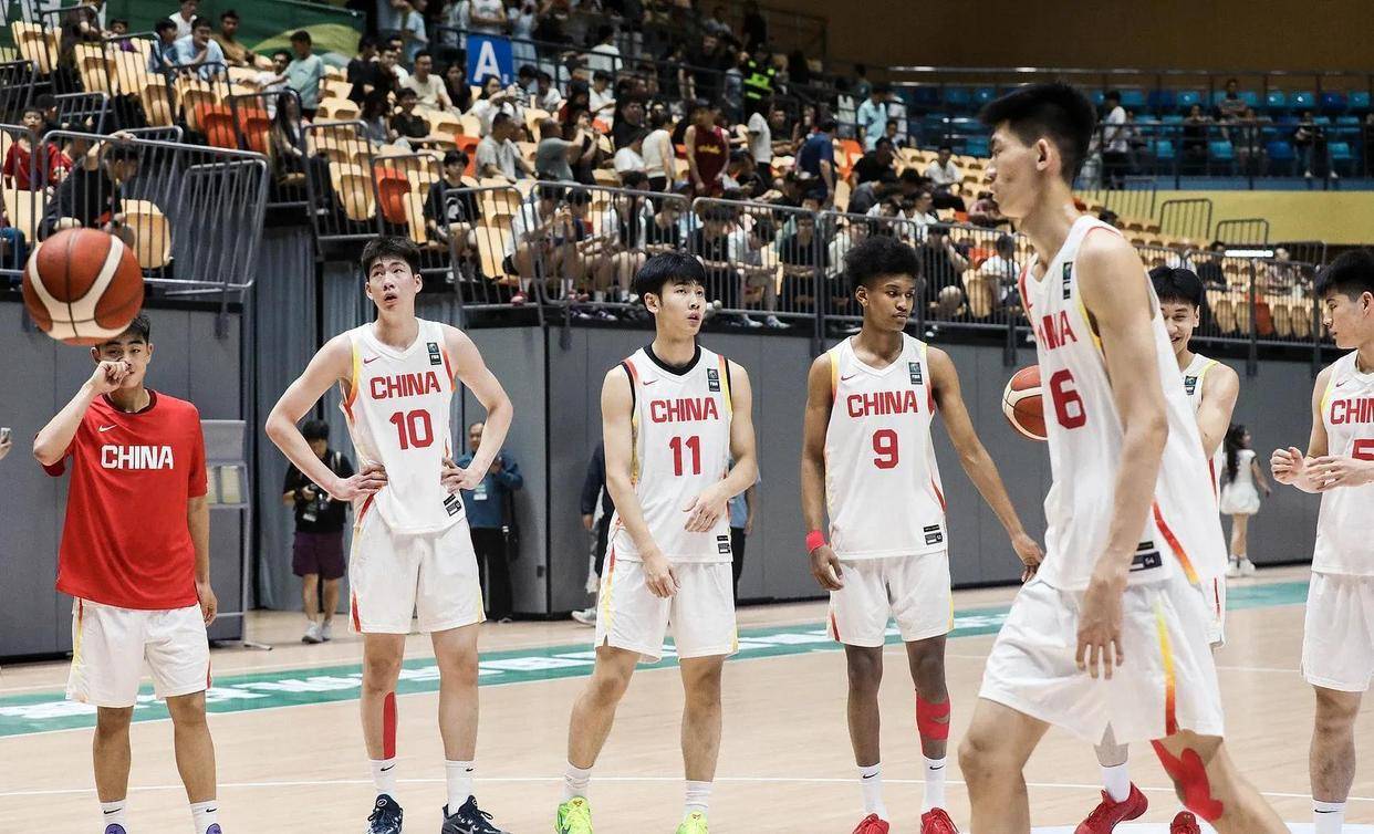 还在磨合！国青男篮热身赛64-56险胜德国